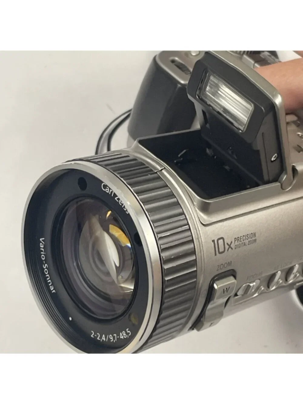 Sony Digital Still Camera DSC-F707 Cyber Shot 5.0MP 10x Precision Digital Zoom